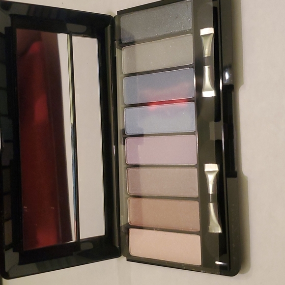 Avon True Color 8-in-1 "Water Colors" Eye Palette Eyeshadow. 💞💕💥💢HOST PICK💞 - Picture 2 of 7
